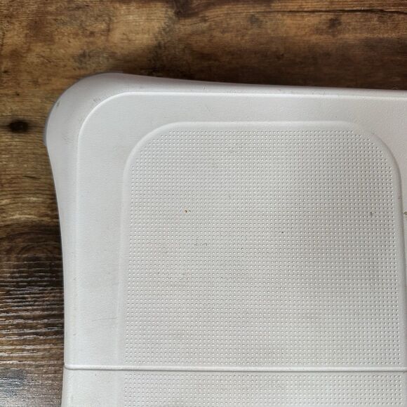 UNTESTED Wii Fit Balance Board ONLY RVL-021 *GREAT CONDITION* *READ CONDITION* - Picture 2 of 16